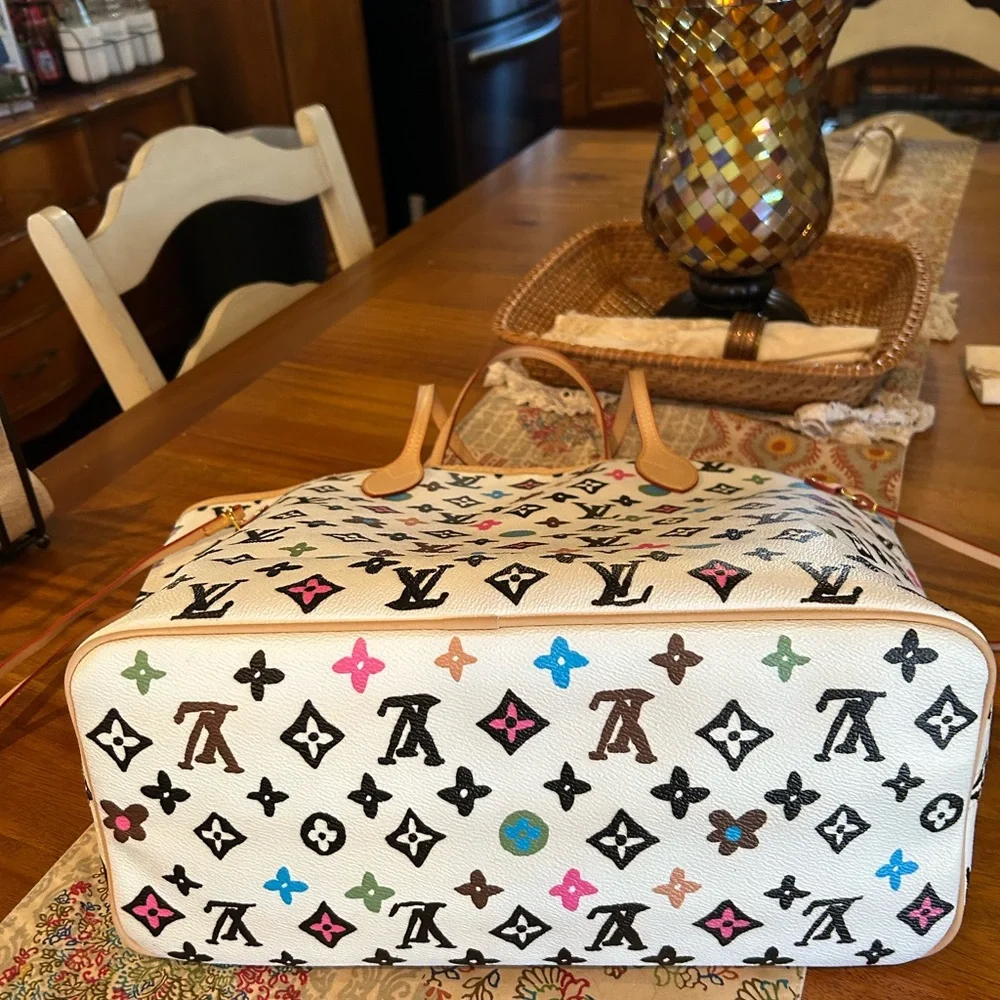 Copy Louis Vuitton Like New - Picture 2 of 6